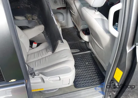 2011 Toyota Sienna Limited z USA, uszkodzony, nr VIN 5TDDK3DC2BS028979